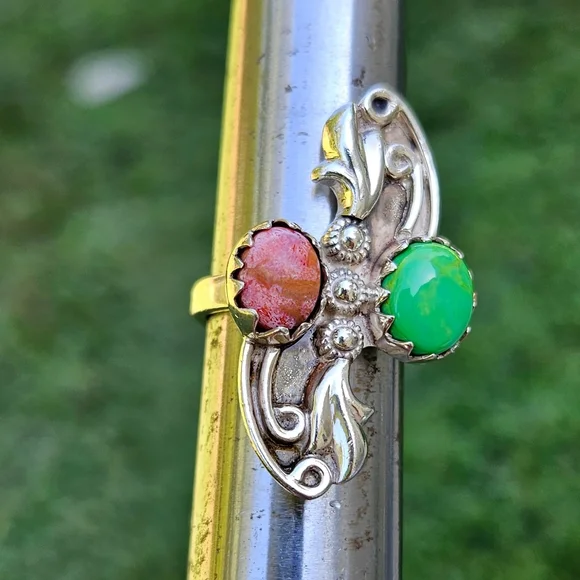 Vintage Navajo Southwest Style Gaspeite & Red Coral Sterling Silver Ring 9.75 - Picture 1 of 2